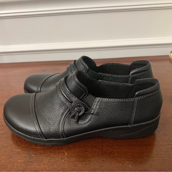 Clarks Collection Women’s Cheyn Madi Black Leather Slip-On Like new condition - Picture 12 of 14